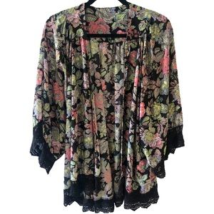 Full Tilt Floral Lace Shawl